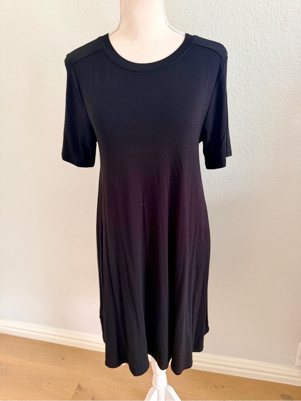BCBGeneration Black Crewneck Short Sleeve Dress